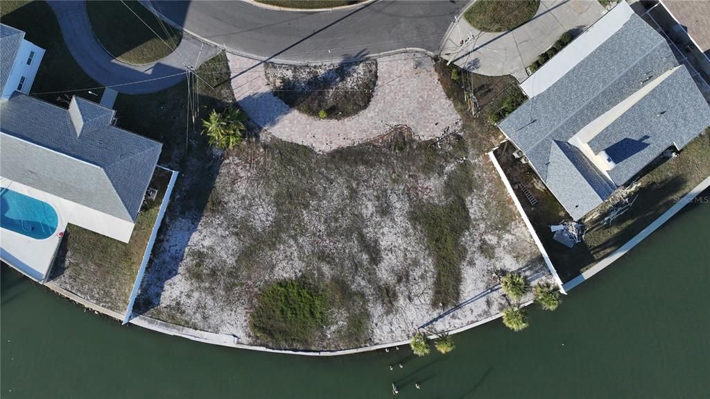 待售: $2,100,000 (0.81 acres)