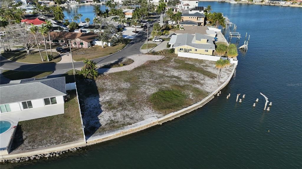 待售: $2,100,000 (0.81 acres)