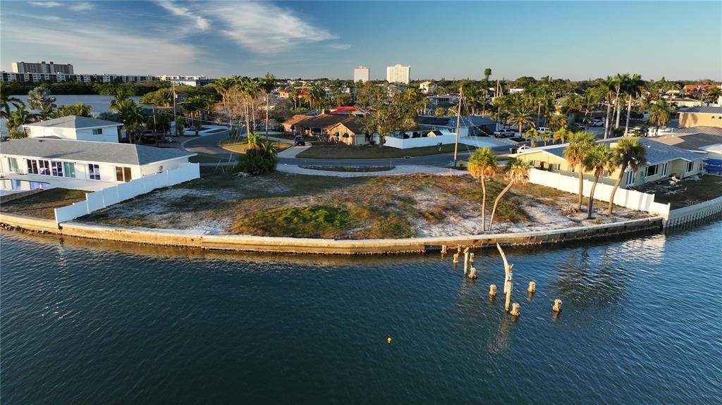 待售: $2,100,000 (0.81 acres)