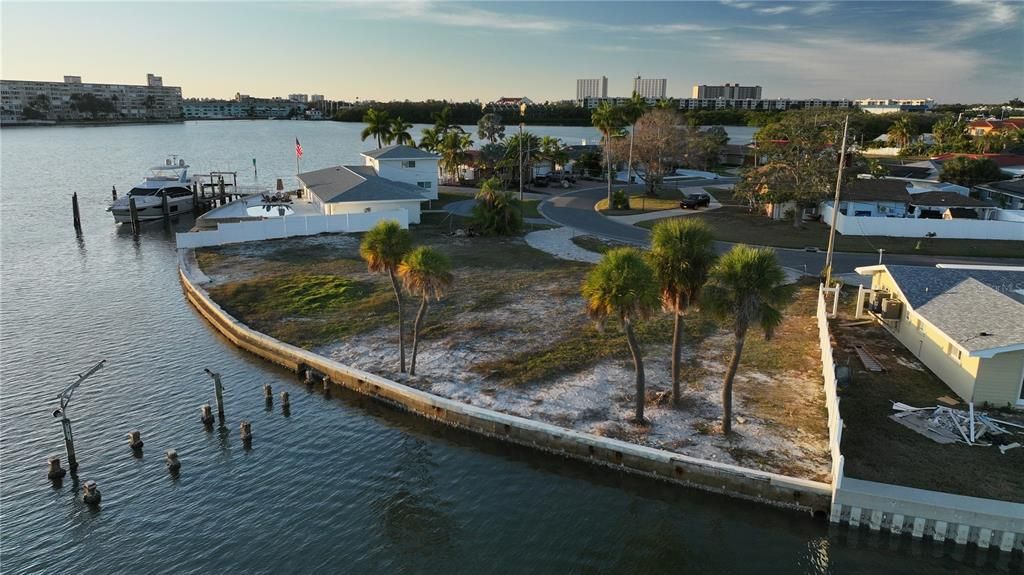 待售: $2,100,000 (0.81 acres)