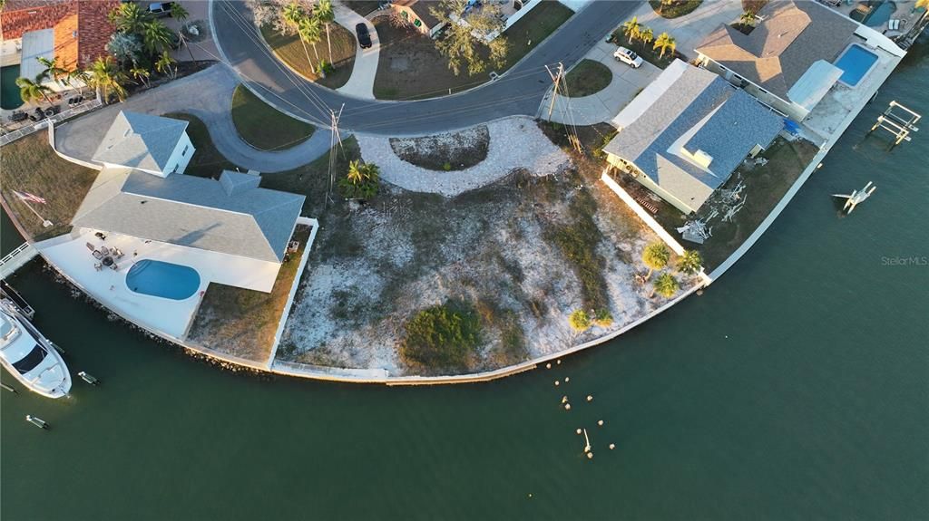 待售: $2,100,000 (0.81 acres)