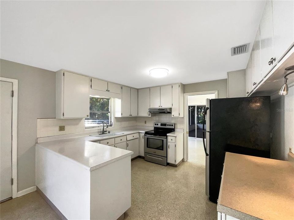 En Venta: $272,000 (3 camas, 2 baños, 1951 Pies cuadrados)