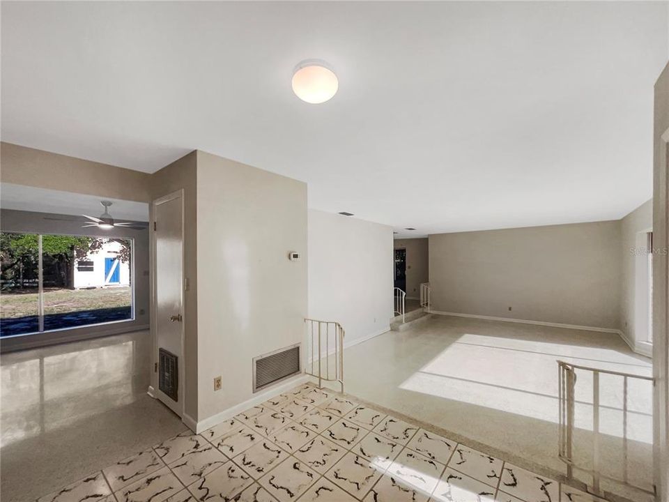 En Venta: $272,000 (3 camas, 2 baños, 1951 Pies cuadrados)