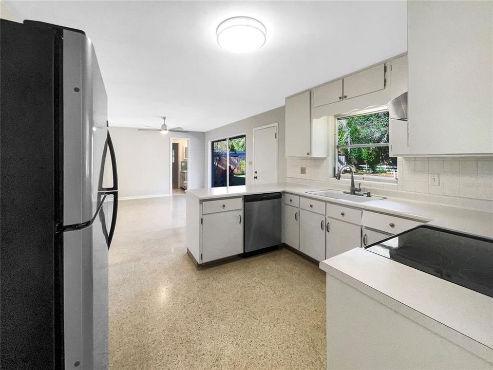 En Venta: $272,000 (3 camas, 2 baños, 1951 Pies cuadrados)