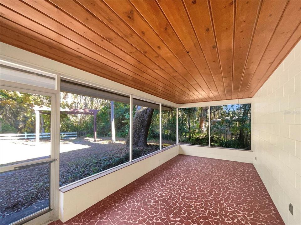 En Venta: $272,000 (3 camas, 2 baños, 1951 Pies cuadrados)