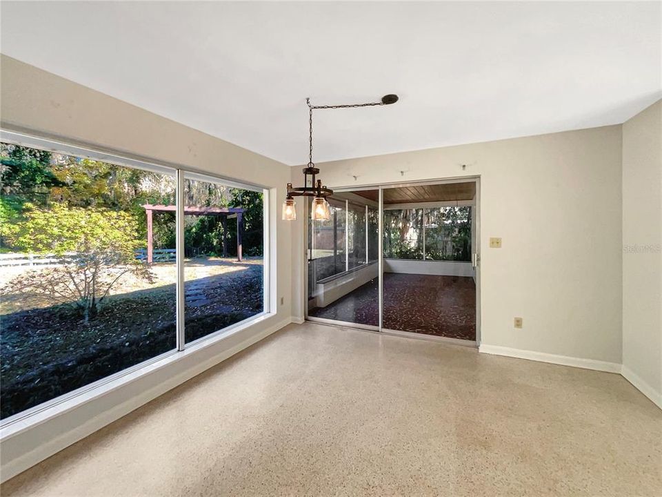 En Venta: $272,000 (3 camas, 2 baños, 1951 Pies cuadrados)