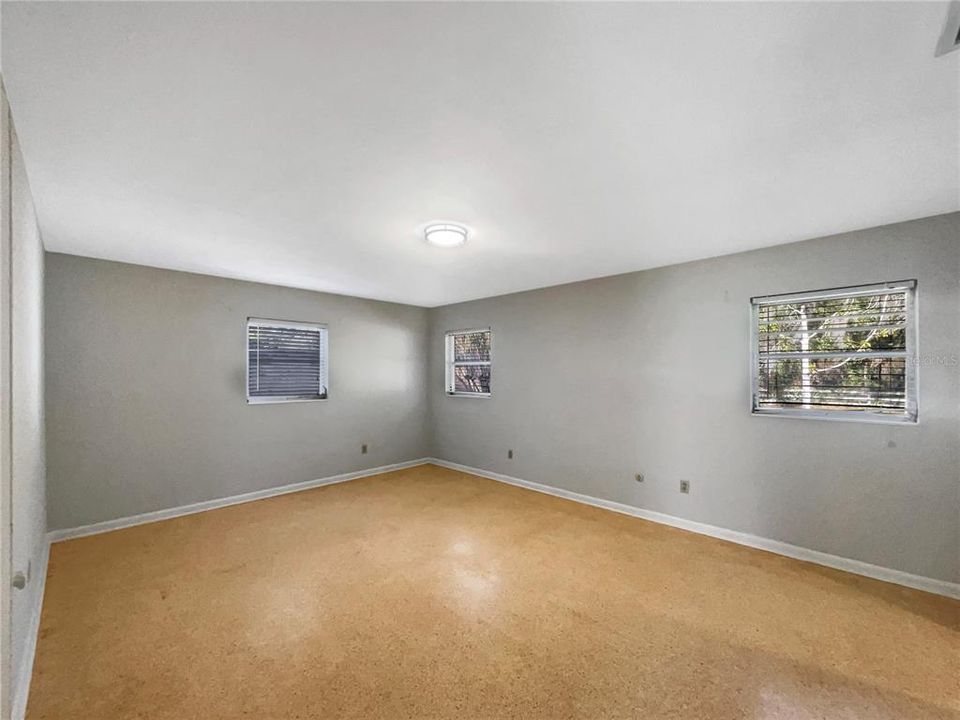 En Venta: $272,000 (3 camas, 2 baños, 1951 Pies cuadrados)