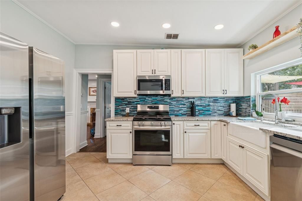 For Sale: $499,900 (2 beds, 2 baths, 1371 Square Feet)