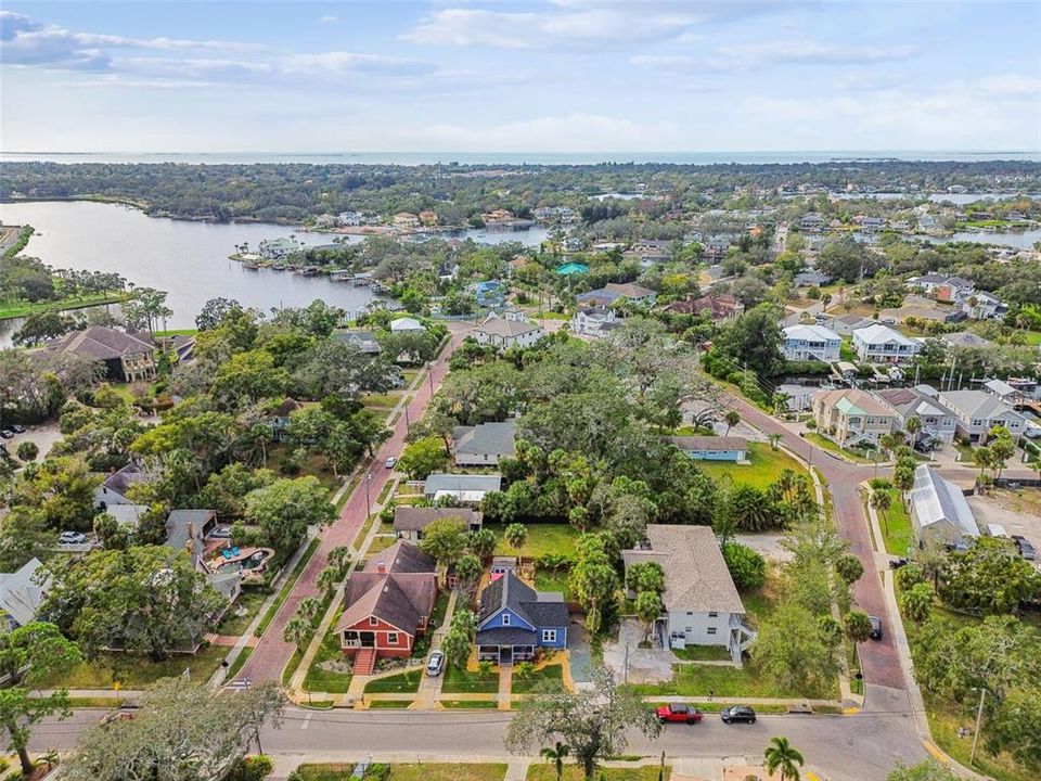 For Sale: $499,900 (2 beds, 2 baths, 1371 Square Feet)