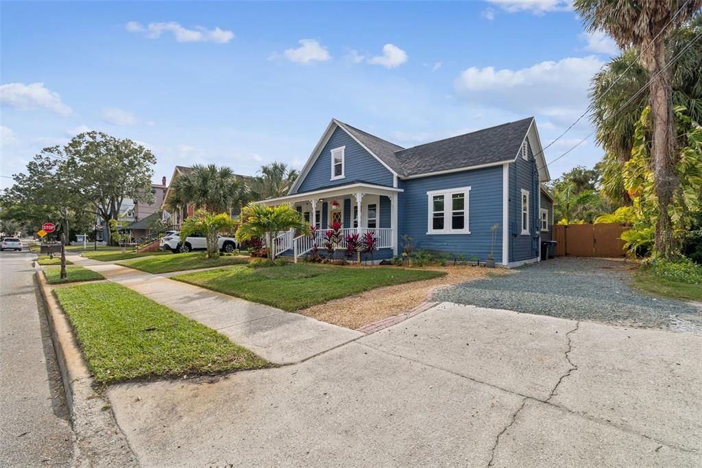 For Sale: $499,900 (2 beds, 2 baths, 1371 Square Feet)