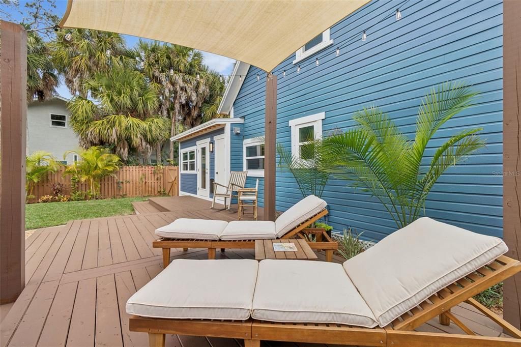 For Sale: $499,900 (2 beds, 2 baths, 1371 Square Feet)