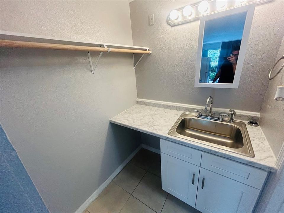 For Rent: $950 (1 beds, 1 baths, 276 Square Feet)