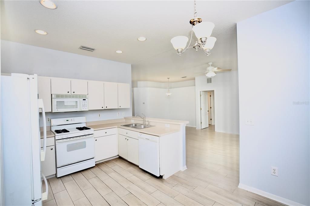 For Sale: $355,000 (3 beds, 2 baths, 1434 Square Feet)