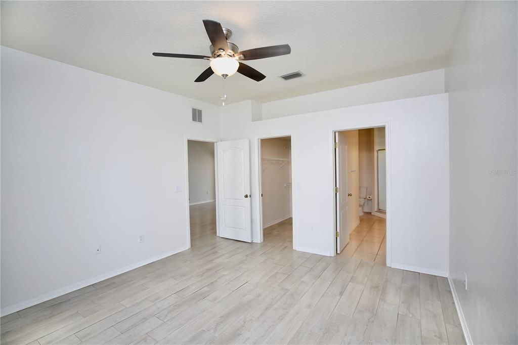 For Sale: $355,000 (3 beds, 2 baths, 1434 Square Feet)