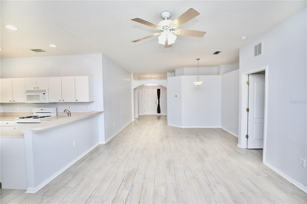 For Sale: $355,000 (3 beds, 2 baths, 1434 Square Feet)