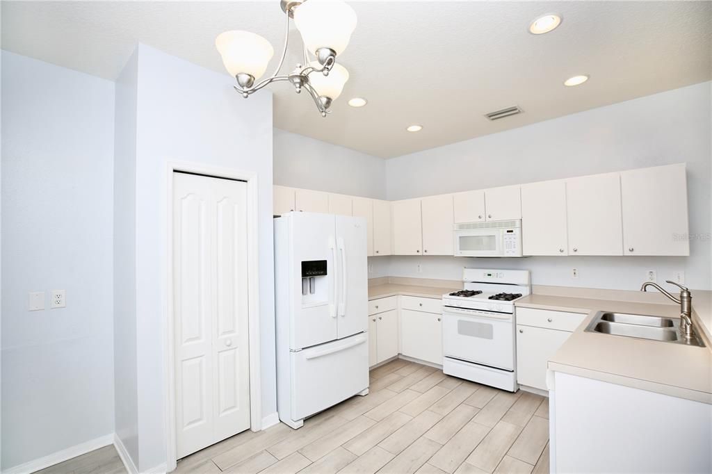 For Sale: $355,000 (3 beds, 2 baths, 1434 Square Feet)
