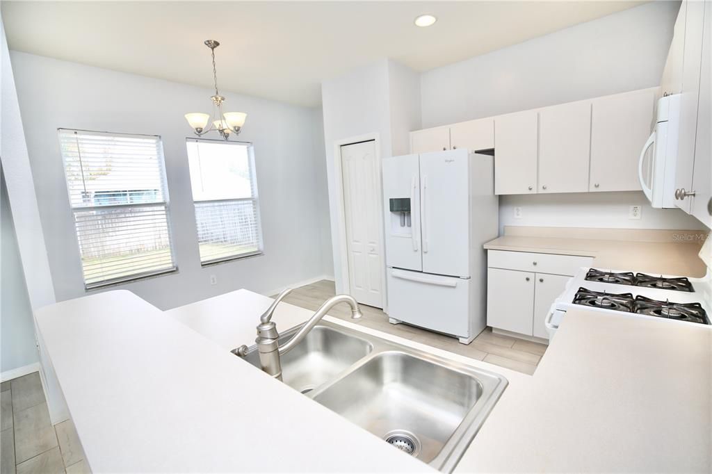 For Sale: $355,000 (3 beds, 2 baths, 1434 Square Feet)