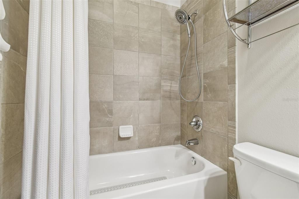 待售: $480,000 (2 贝兹, 2 浴室, 2049 平方英尺)