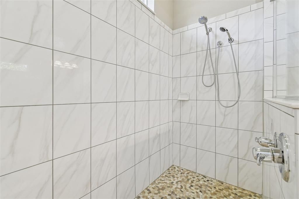 待售: $480,000 (2 贝兹, 2 浴室, 2049 平方英尺)