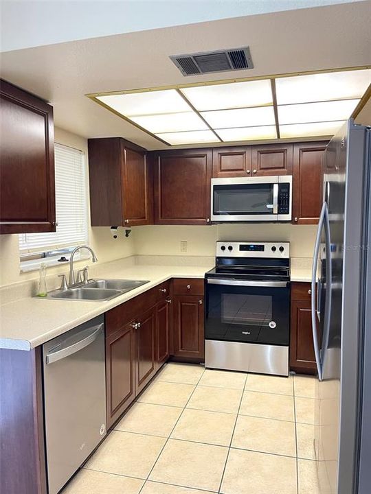 For Rent: $2,195 (3 beds, 2 baths, 1321 Square Feet)