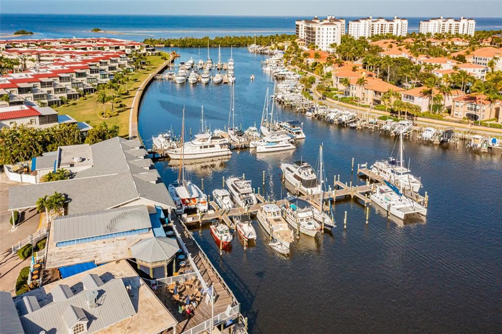 For Sale: $180,000 (1 beds, 1 baths, 593 Square Feet)