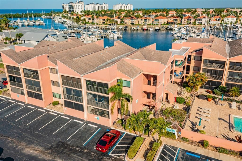 For Sale: $180,000 (1 beds, 1 baths, 593 Square Feet)