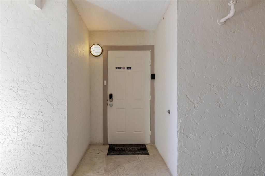 For Sale: $180,000 (1 beds, 1 baths, 593 Square Feet)