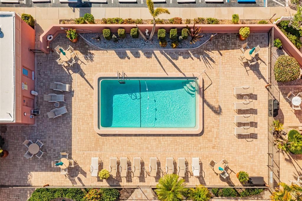 For Sale: $180,000 (1 beds, 1 baths, 593 Square Feet)