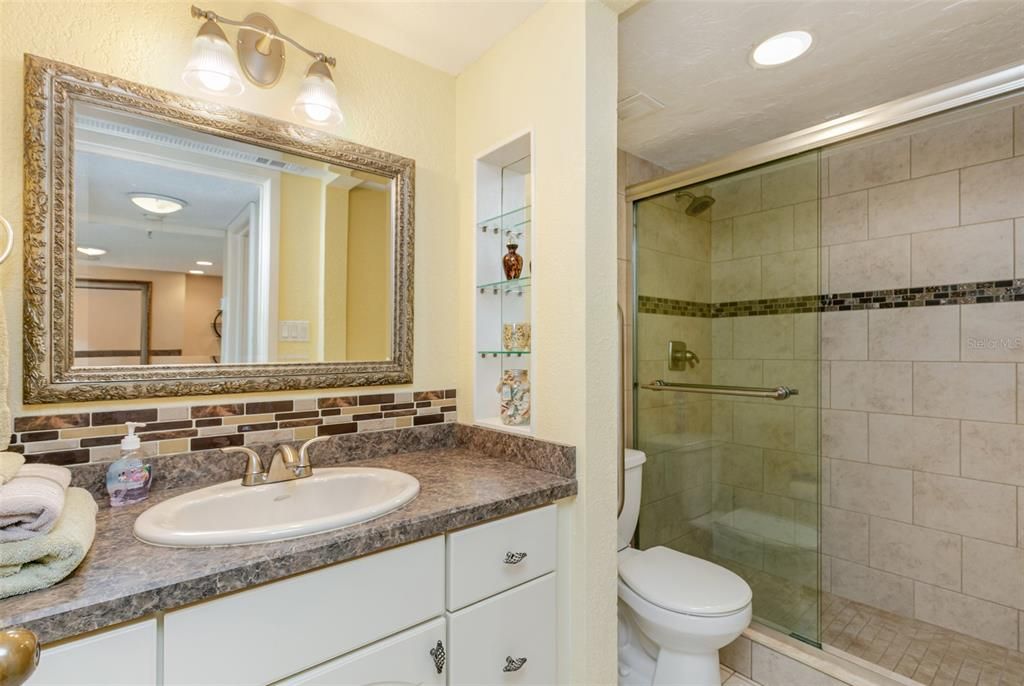 For Sale: $180,000 (1 beds, 1 baths, 593 Square Feet)