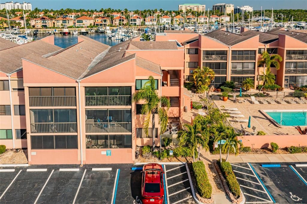 For Sale: $180,000 (1 beds, 1 baths, 593 Square Feet)