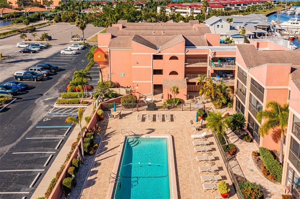 For Sale: $180,000 (1 beds, 1 baths, 593 Square Feet)