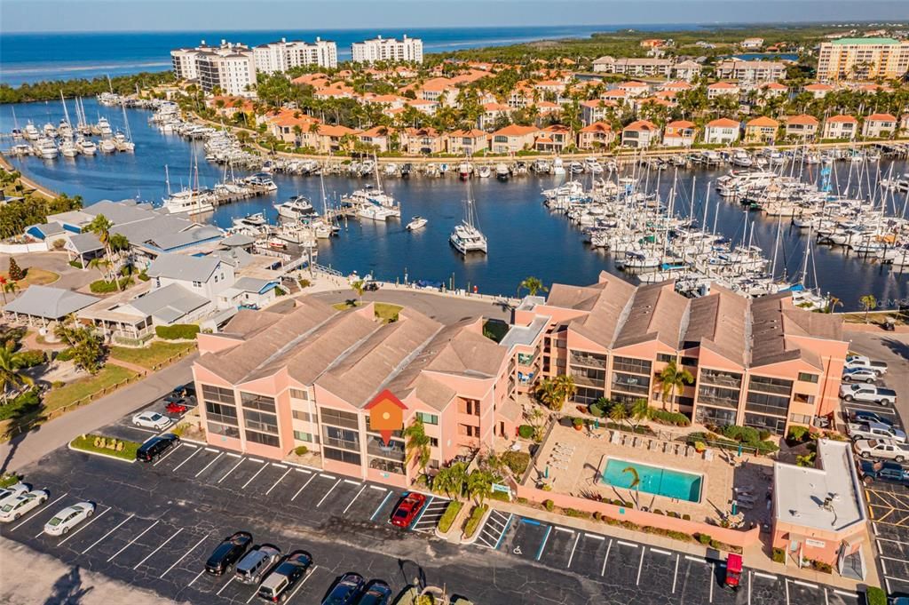 For Sale: $180,000 (1 beds, 1 baths, 593 Square Feet)