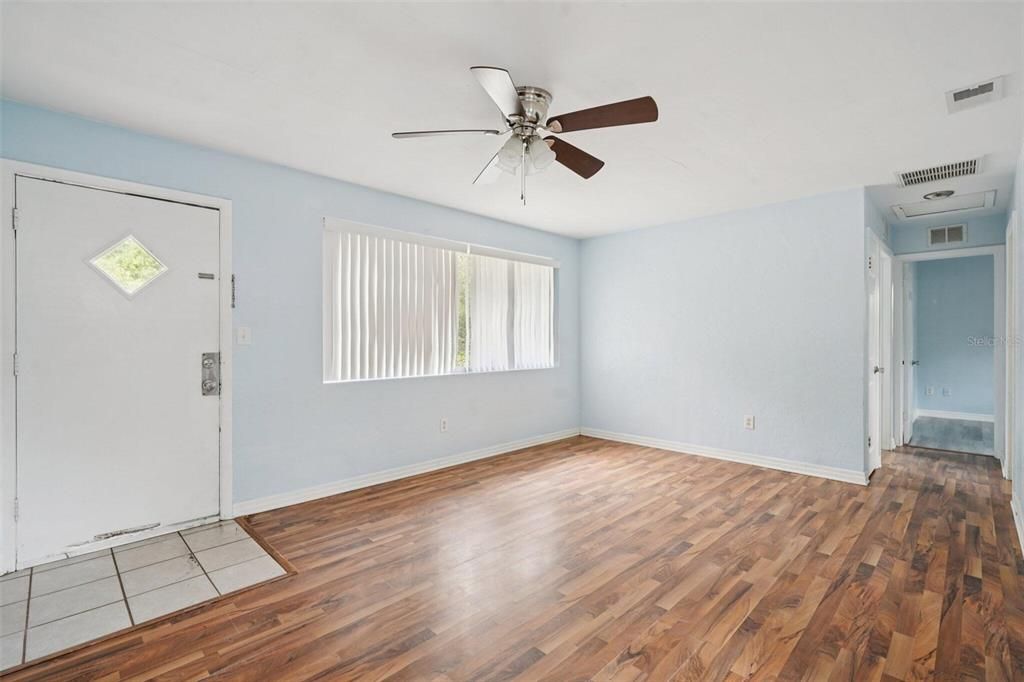 待售: $199,900 (3 贝兹, 1 浴室, 968 平方英尺)