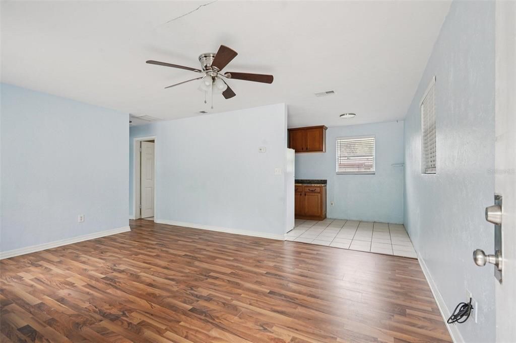 待售: $199,900 (3 贝兹, 1 浴室, 968 平方英尺)