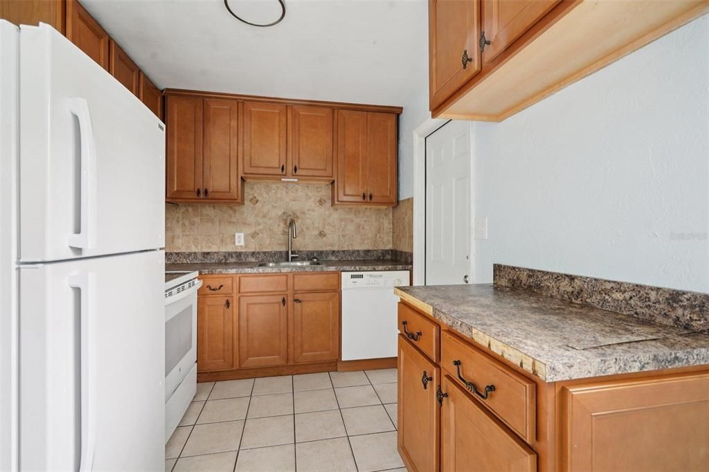 待售: $199,900 (3 贝兹, 1 浴室, 968 平方英尺)