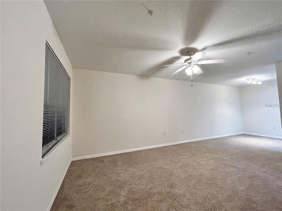 出租: $1,550 (1 贝兹, 1 浴室, 896 平方英尺)