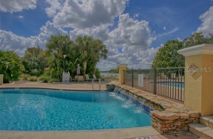 出租: $1,550 (1 贝兹, 1 浴室, 896 平方英尺)