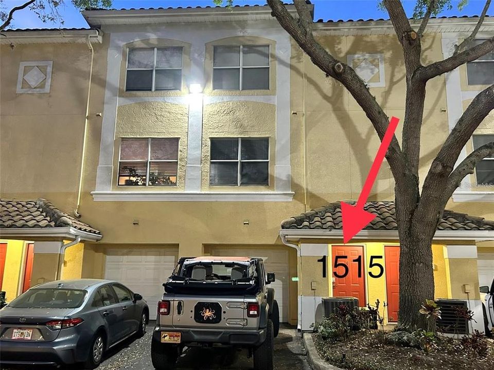 出租: $1,550 (1 贝兹, 1 浴室, 896 平方英尺)