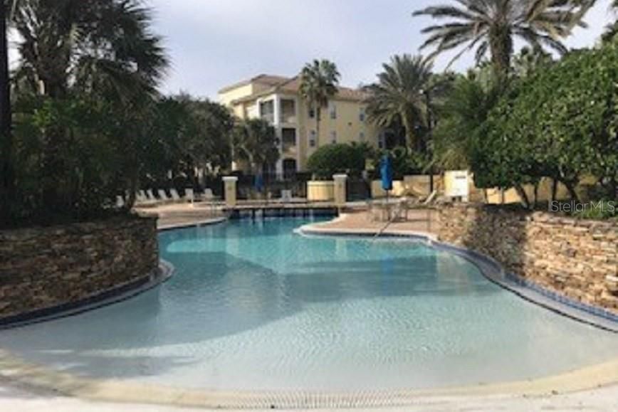 出租: $1,550 (1 贝兹, 1 浴室, 896 平方英尺)