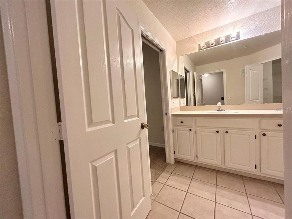 出租: $1,550 (1 贝兹, 1 浴室, 896 平方英尺)