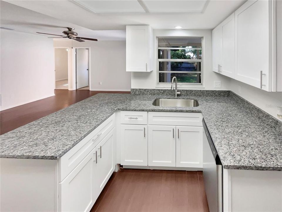 En Venta: $340,000 (3 camas, 2 baños, 1437 Pies cuadrados)