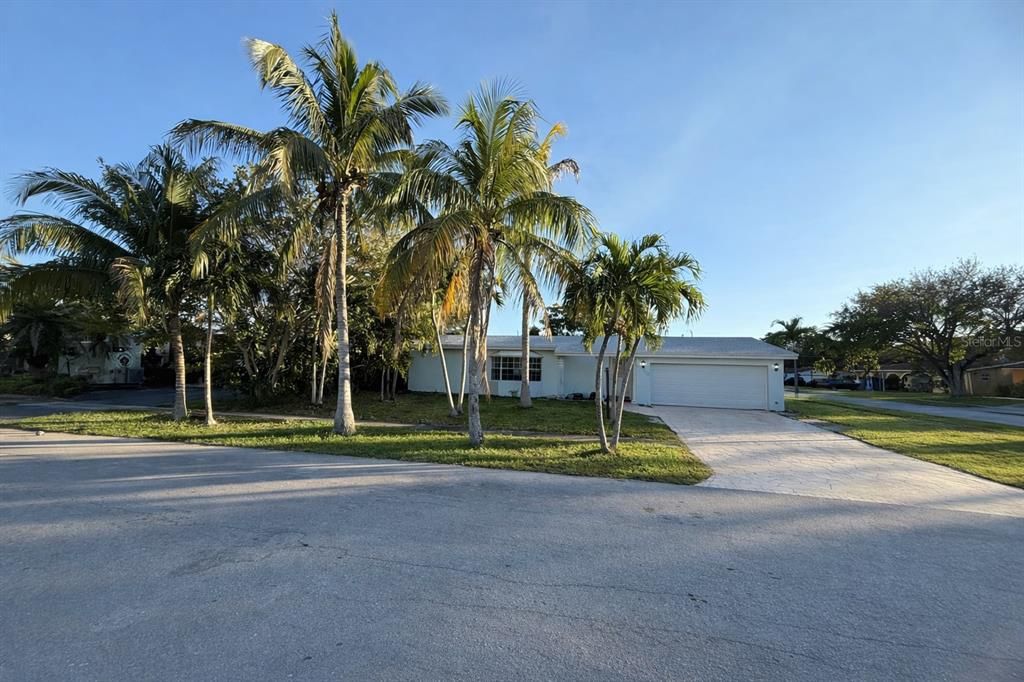 For Sale: $599,990 (4 beds, 2 baths, 1768 Square Feet)