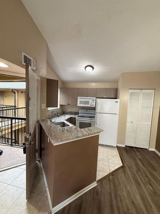 В аренду: $1,350 (1 спален, 1 ванн, 526 Квадратных фут)