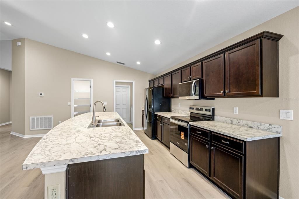 В аренду: $1,950 (3 спален, 2 ванн, 1749 Квадратных фут)