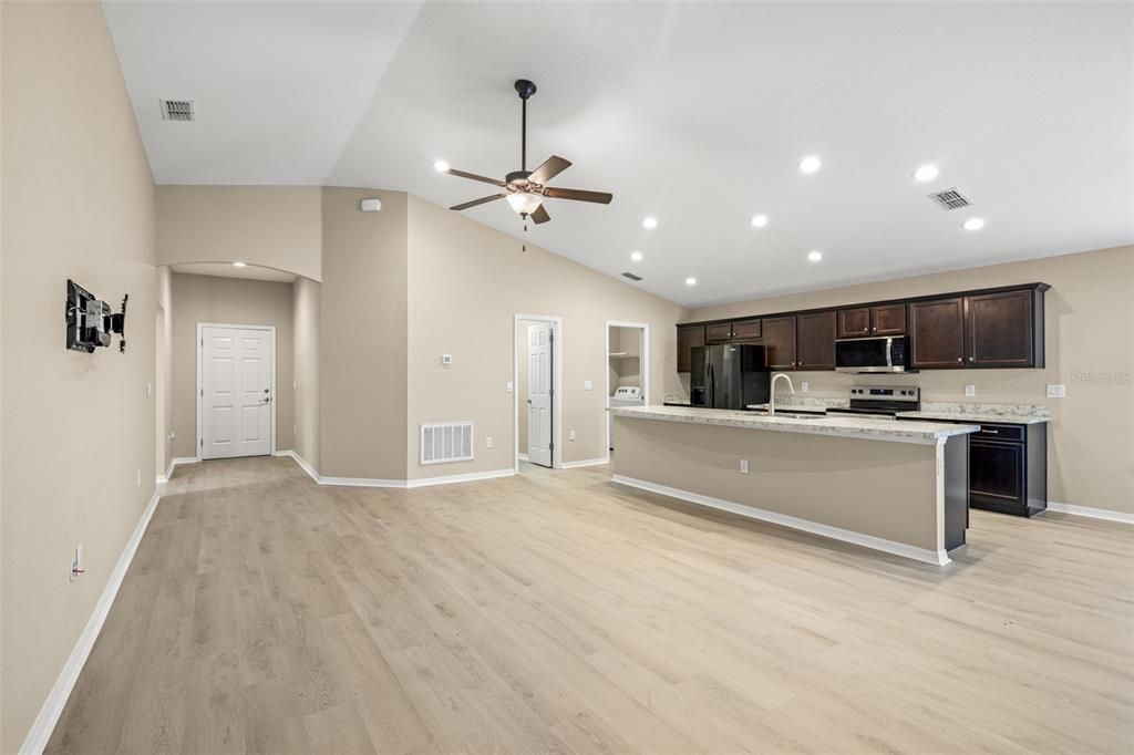 В аренду: $1,950 (3 спален, 2 ванн, 1749 Квадратных фут)