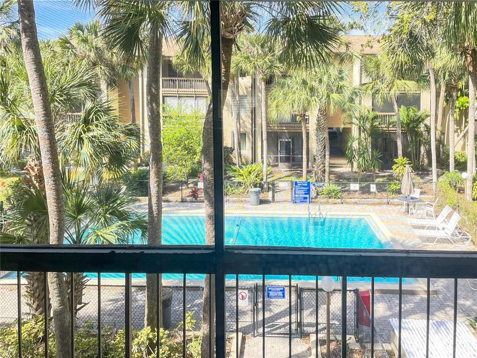 На продажу: $199,500 (2 спален, 2 ванн, 1029 Квадратных фут)