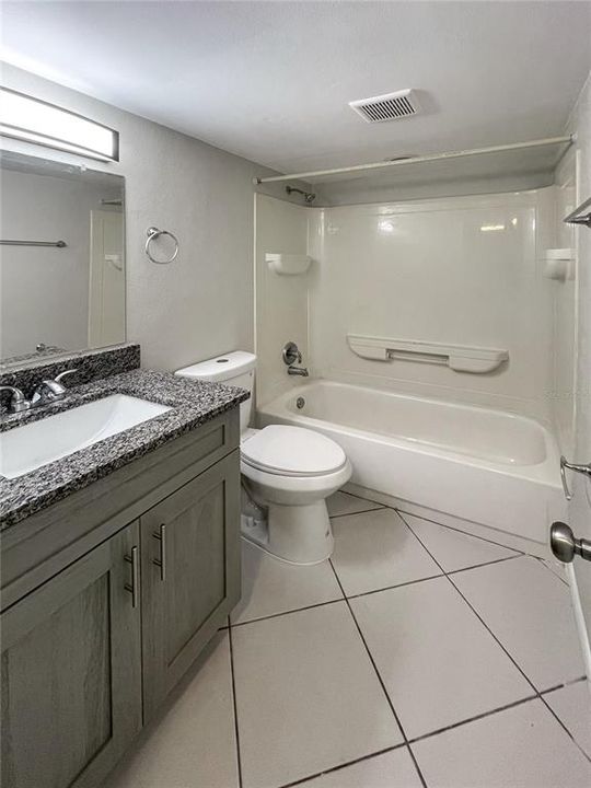 На продажу: $199,500 (2 спален, 2 ванн, 1029 Квадратных фут)