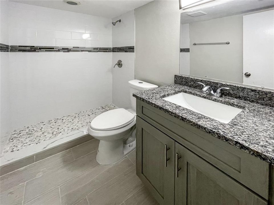 На продажу: $199,500 (2 спален, 2 ванн, 1029 Квадратных фут)