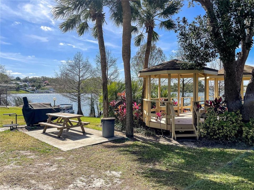 На продажу: $199,500 (2 спален, 2 ванн, 1029 Квадратных фут)