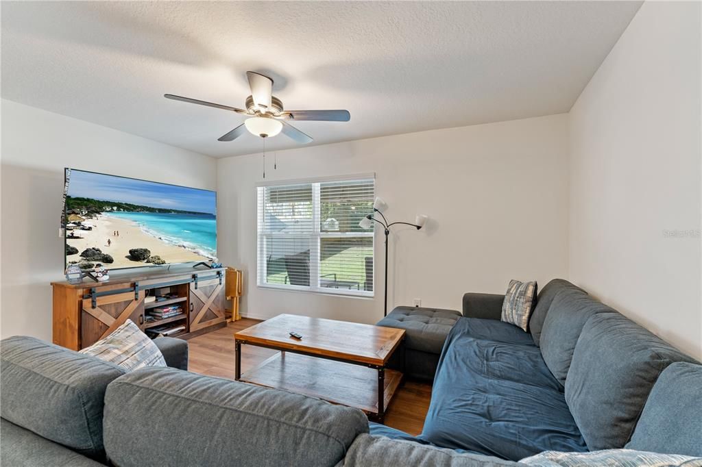 На продажу: $375,000 (4 спален, 2 ванн, 1846 Квадратных фут)